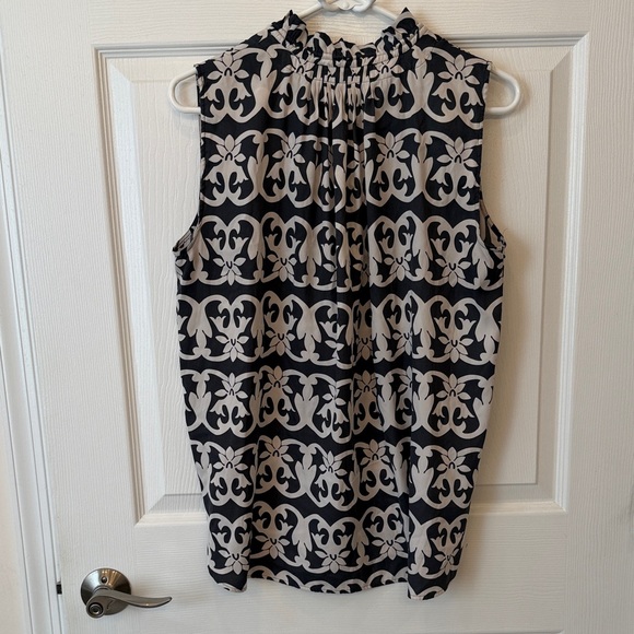 LOFT Charcoal and Cream Patterned Sleeveless Top - Picture 4 of 8